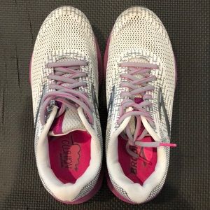 Brooks Revel 3 (size 8)